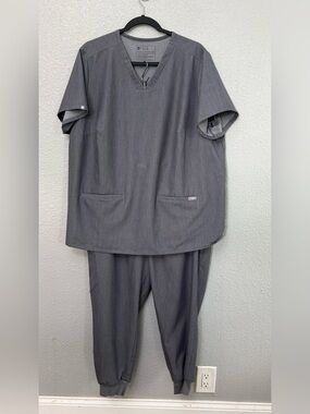 Figs Full Set | Casma Top, Zamora Jogger Bottom|  Graphite | 3XL